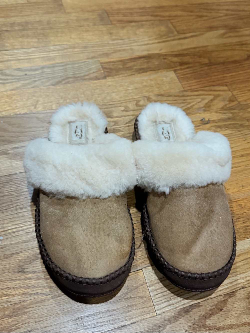 UGG Women Aira Slippers Tan & Cream - Picture 9 of 9